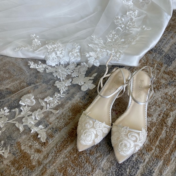 Floral trimmed lace cathedral wedding bridal veil ivory color wide romantic - Picture 8 of 8